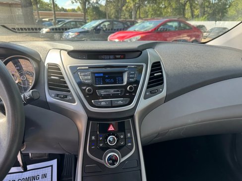Used 2014 Hyundai Elantra SE image 10