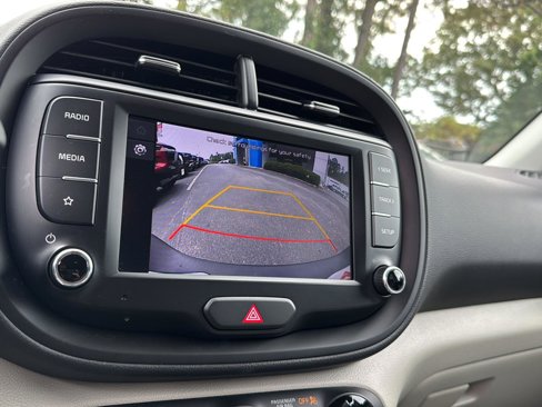 Used 2022 Kia Soul LX image 22