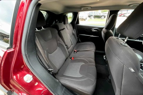Used 2020 Jeep Cherokee Latitude image 18
