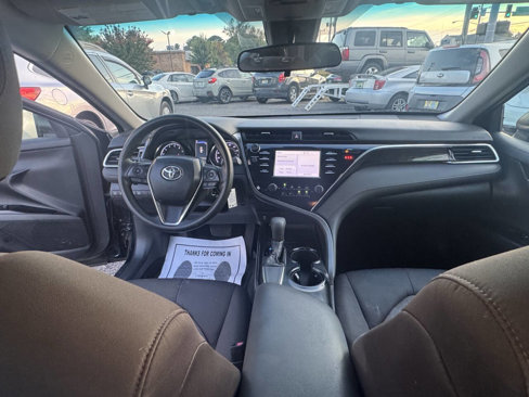 Used 2018 Toyota Camry LE image 14