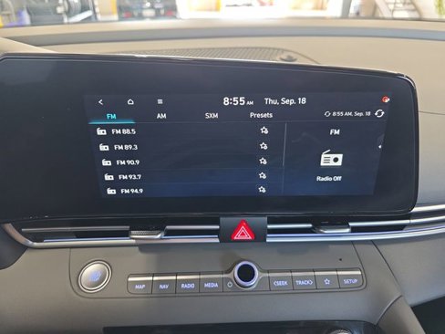 Certified 2024 Hyundai Elantra SEL image 17