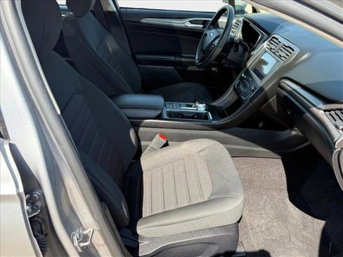 Used 2020 Ford Fusion SE image 23