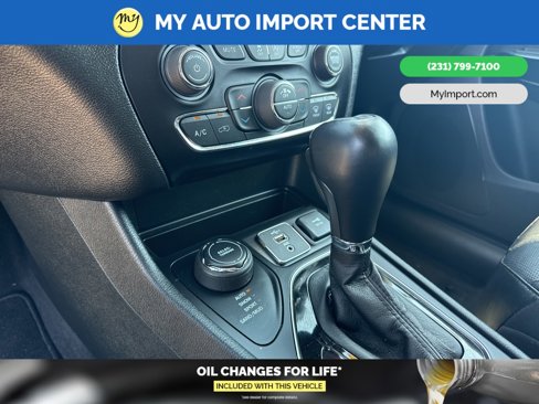Used 2023 Jeep Cherokee Altitude Lux image 21