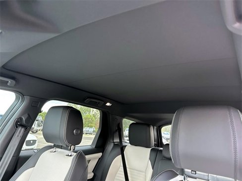 New 2025 Land Rover Discovery Sport Dynamic SE image 19