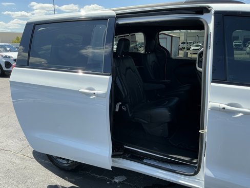 Used 2019 Chrysler Pacifica Touring-L Plus w/ Advanced Safetytec Group image 38
