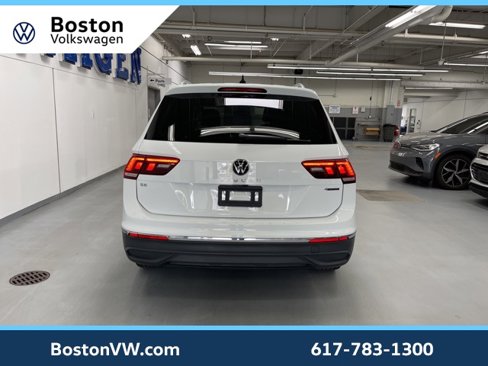 Used 2022 Volkswagen Tiguan SE w/ Panoramic Sunroof Package image 3