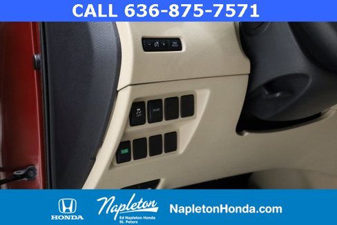 Used 2016 Nissan Rogue SV w/ SV Moonroof Package image 10