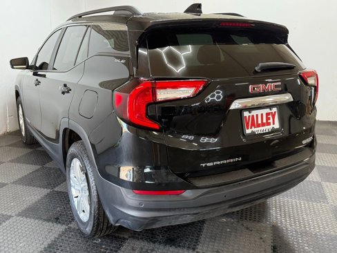 Used 2023 GMC Terrain SLE w/ Driver Convenience Package image 6