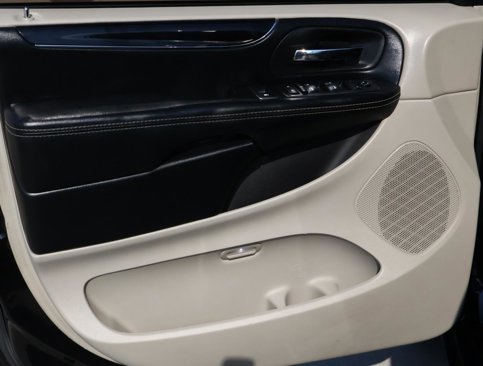 Used 2019 Dodge Grand Caravan SXT image 14