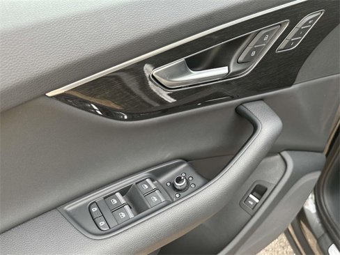 Used 2023 Audi Q7 2.0T Premium w/ Convenience Package image 19