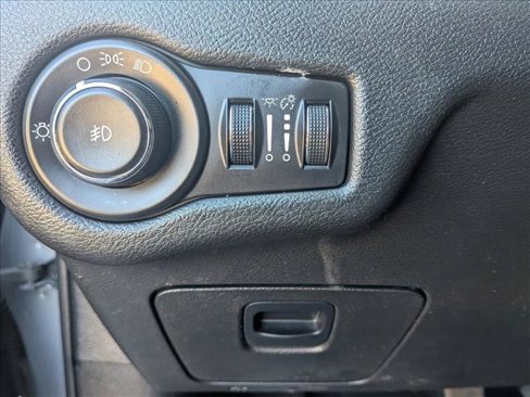 Used 2014 Jeep Cherokee Latitude w/ Cold Weather Group image 14