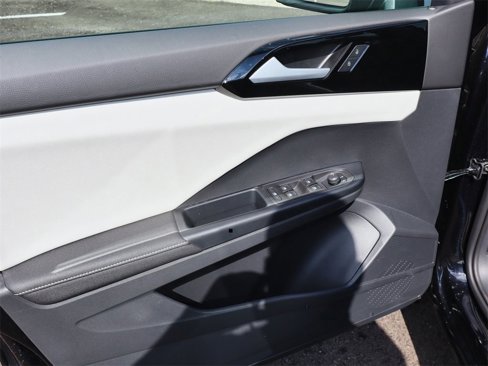 New 2025 Volkswagen Taos S image 13