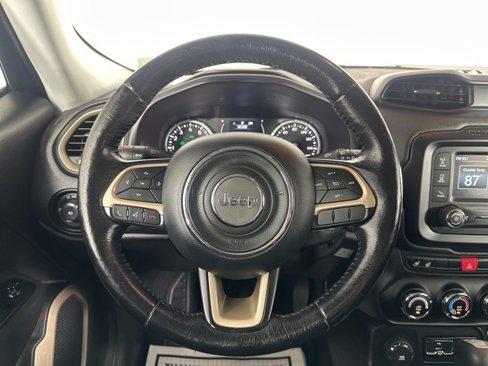Used 2017 Jeep Renegade Latitude w/ Cold Weather Group image 18