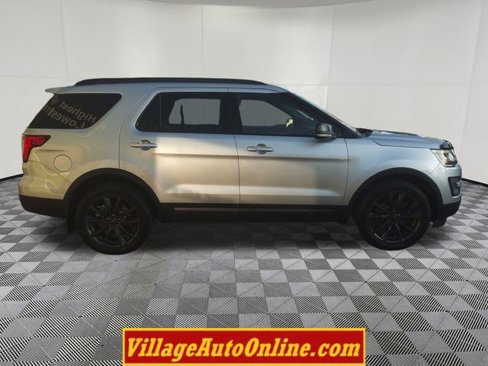 Used 2017 Ford Explorer XLT w/ Equipment Group 202A image 13