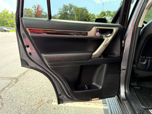 Used 2016 Lexus GX 460 w/ Preferred Accessory Package image 17