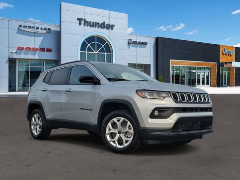 New 2025 Jeep Compass Latitude image 1