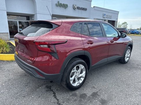 Used 2025 Chevrolet Trax LS w/ LS Convenience Package image 7