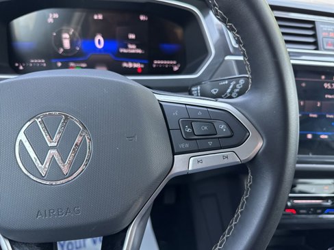 Used 2024 Volkswagen Tiguan SE image 48