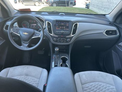 Used 2021 Chevrolet Equinox LS image 2