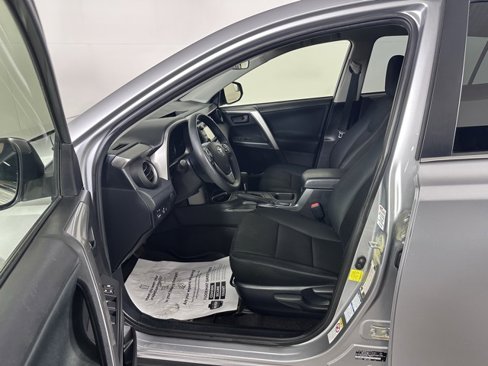 Used 2018 Toyota RAV4 LE image 20