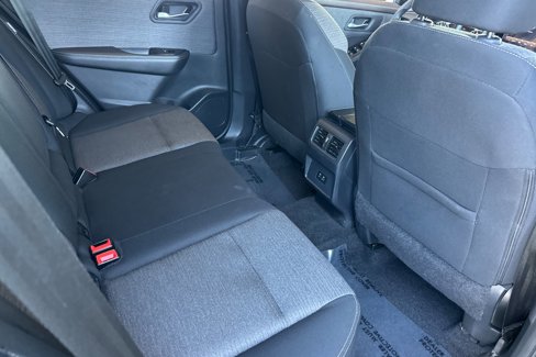 Used 2023 Nissan Rogue SV image 28