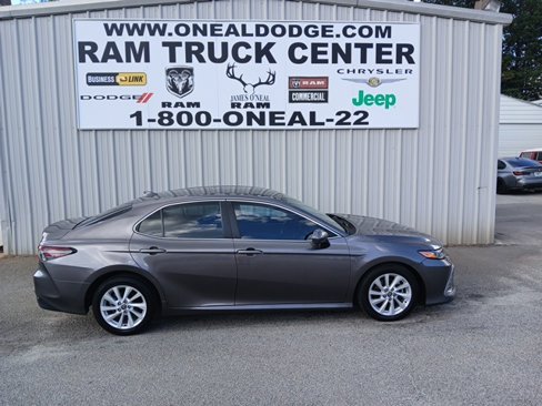 Used 2022 Toyota Camry LE image 2