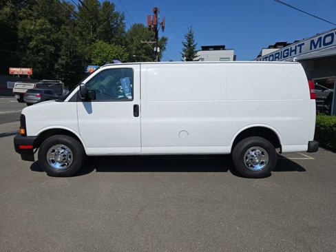 Used 2017 Chevrolet Express 2500 image 3