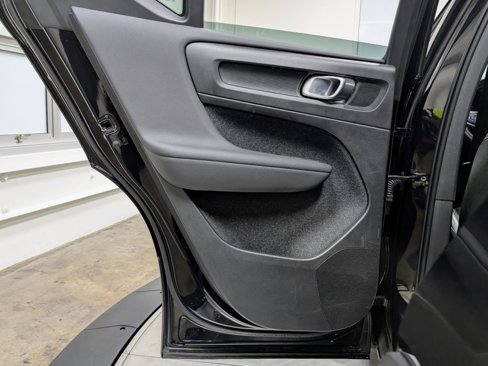 Used 2021 Volvo XC40 P8 Recharge w/ Advanced Package image 18