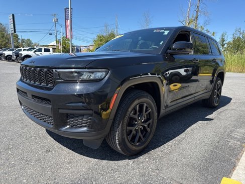 Used 2024 Jeep Grand Cherokee L Laredo image 3
