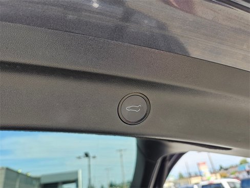 Used 2022 Tesla Model Y Long Range image 12