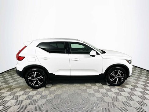 Certified 2025 Volvo XC40 B5 Core image 8