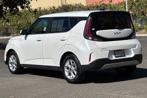Used 2023 Kia Soul LX w/ LX Technology Package image 6
