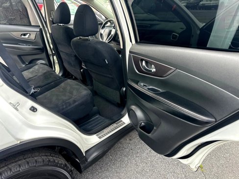 Used 2015 Nissan Rogue SV w/ SV Moonroof Package image 24