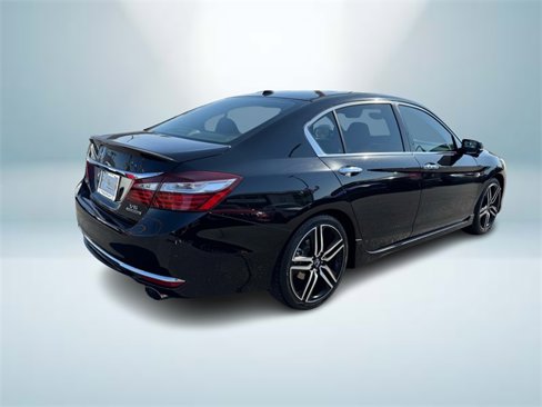 Used 2016 Honda Accord Touring image 6