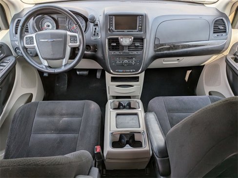 Used 2014 Chrysler Town & Country Touring image 24