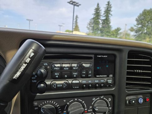 Used 2002 Chevrolet Suburban LT image 21