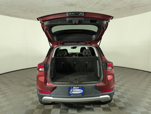 Certified 2022 Chevrolet TrailBlazer LT w/ Driver Confidence Package image 9