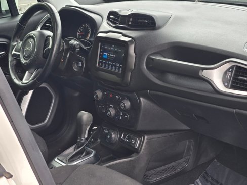 Used 2020 Jeep Renegade Latitude w/ Cold Weather Group image 7