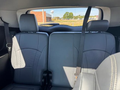 Used 2019 Buick Enclave Essence w/ LPO, Sport Appearance Package image 12