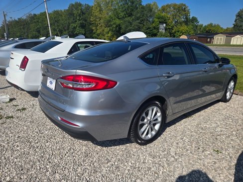 Used 2020 Ford Fusion SE image 4