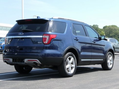 Used 2017 Ford Explorer XLT w/ Equipment Group 202A image 3