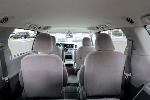 Used 2015 Toyota Sienna LE image 40