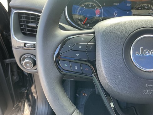 Used 2023 Jeep Cherokee Altitude Lux image 19