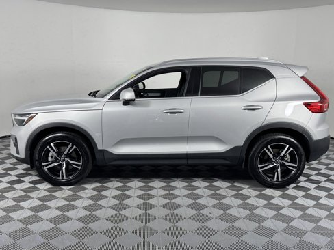 Certified 2025 Volvo XC40 B5 Core image 11