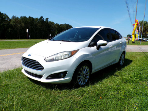 Used 2014 Ford Fiesta SE w/ Equipment Group 201A image 4
