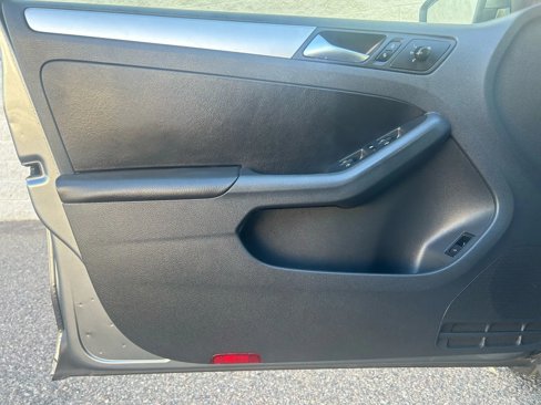 Used 2011 Volkswagen Jetta TDI image 10