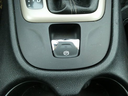 Used 2016 Jeep Cherokee Limited image 17