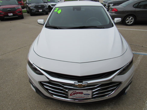 Used 2024 Chevrolet Malibu LT image 2