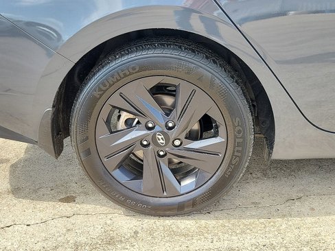 Used 2023 Hyundai Elantra SEL image 7