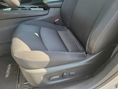 Used 2023 Nissan Altima 2.5 SV w/ SV Premium Package image 17